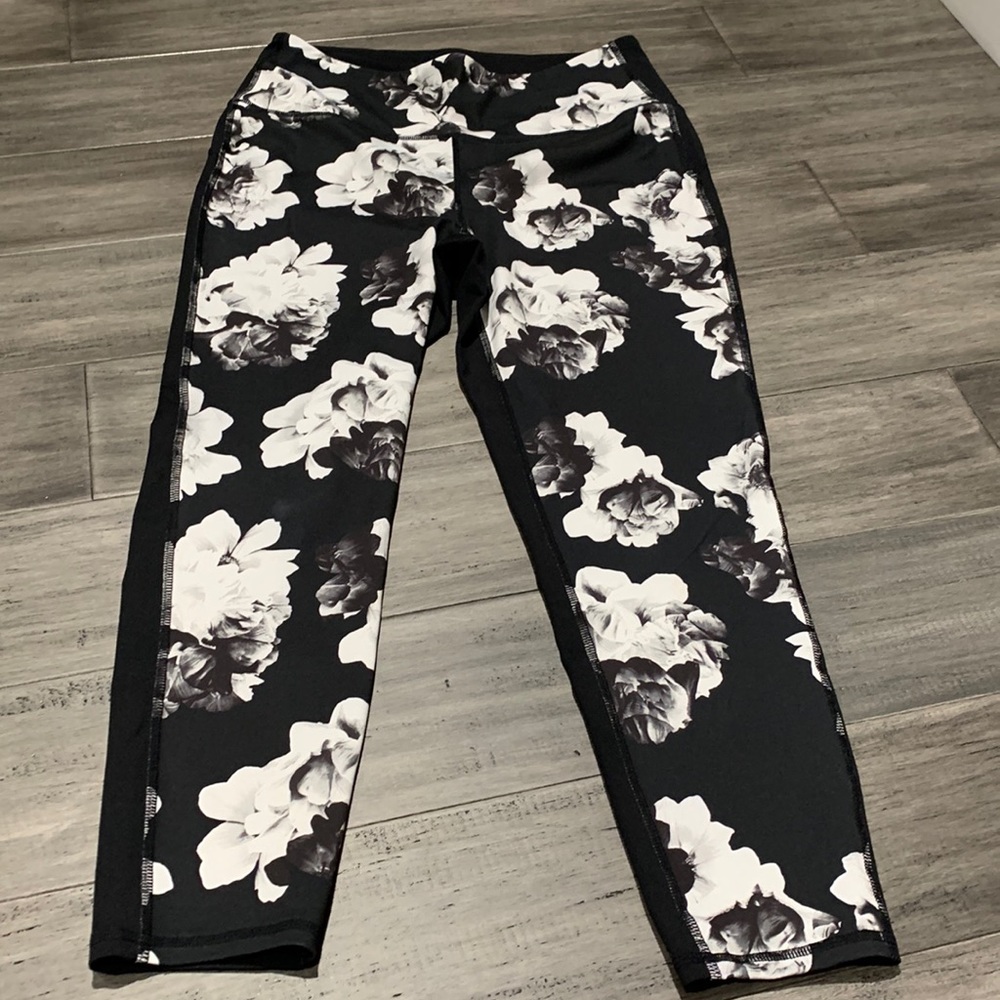 GapFit capri leggings